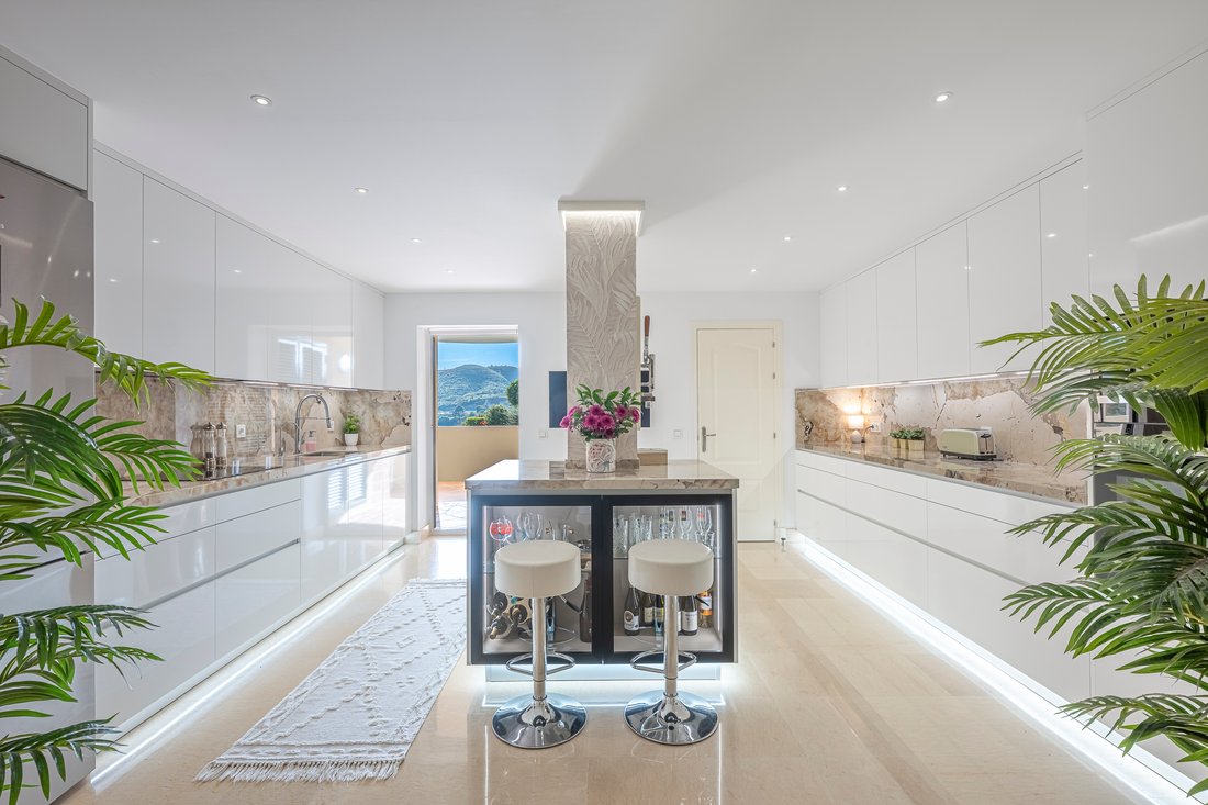 Apartment in Benahavis, Andalusia, Spain 4 - 17477913