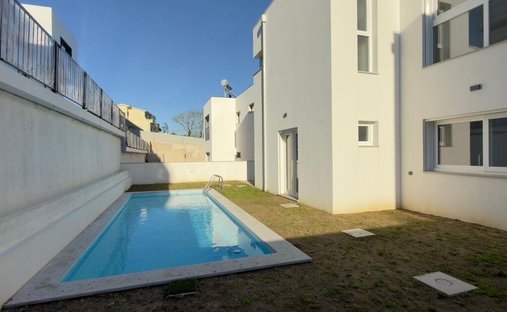 Townhouse in Rio de Mouro, Lisbon, Portugal 1