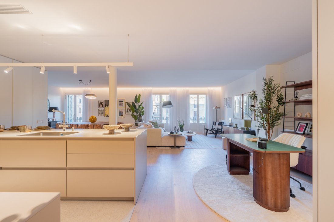 Estate in Eixample, Barcelona, Spain 1 - 17477324