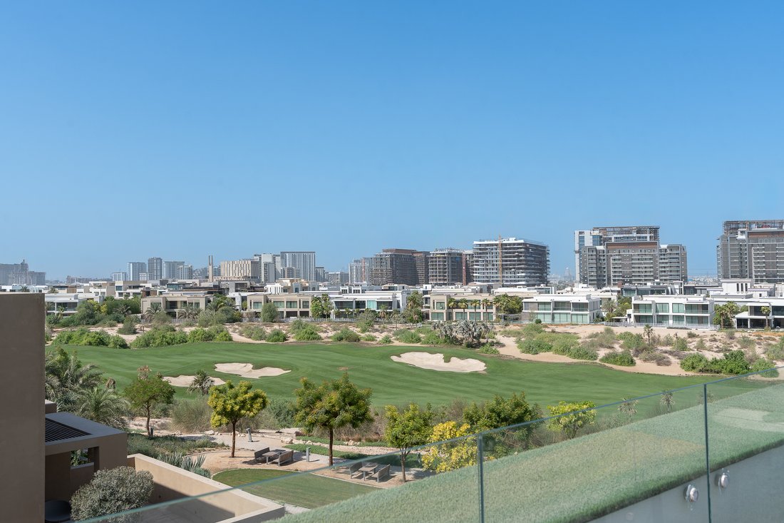 Villa in Hadaeq Sheikh Mohammed Bin Rashid, Dubai, United Arab Emirates 1 - 16890606
