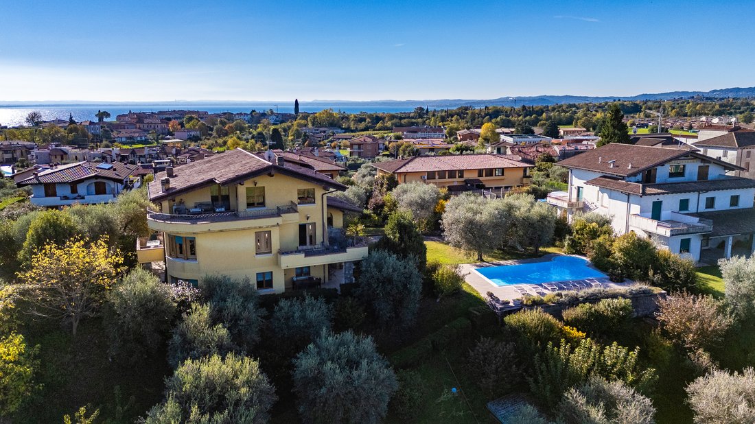Villa in Manerba del Garda, Lombardy, Italy 4 - 17478066