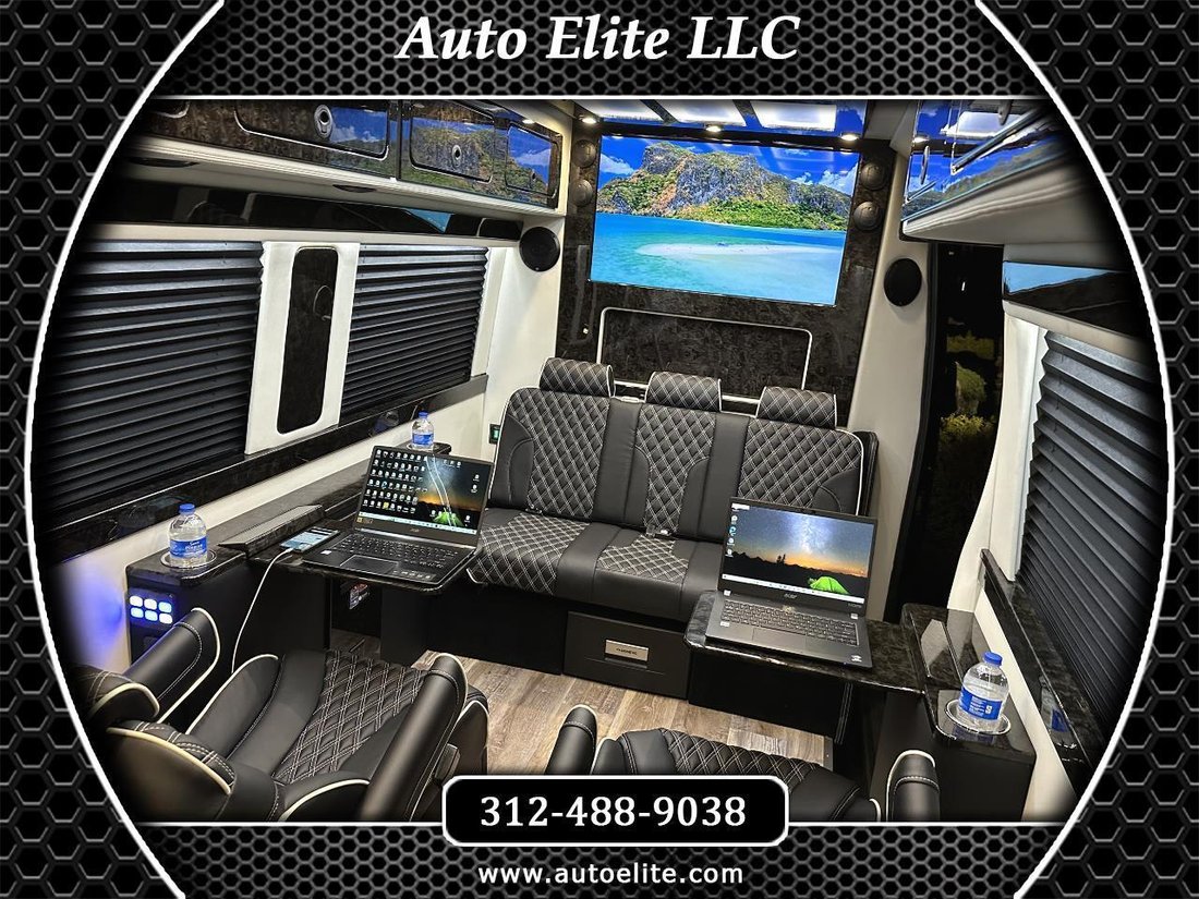 Limousine in Elkhart, Indiana, United States 1 - 12949933
