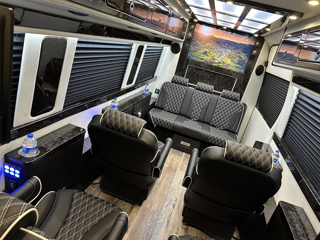 Limousine in Elkhart, Indiana, United States 3 - 12949933
