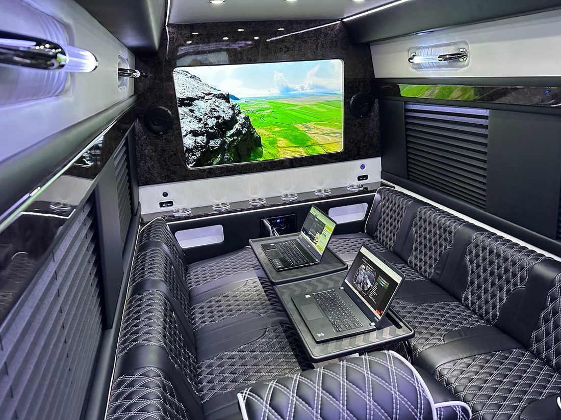 Limousine in Elkhart, Indiana, United States 5 - 12950030