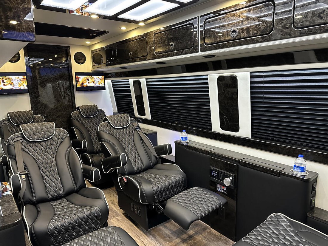 Limousine in Elkhart, Indiana, United States 2 - 12949933