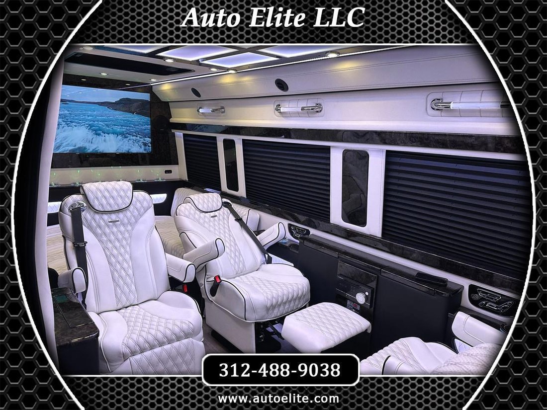 Limousine in Elkhart, Indiana, United States 1 - 12950008