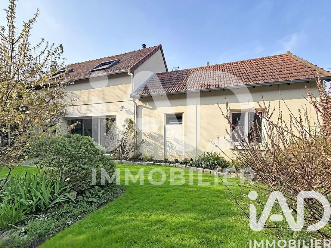 House in Charlemagne, Maisons-Laffitte, France 1 - 17482636