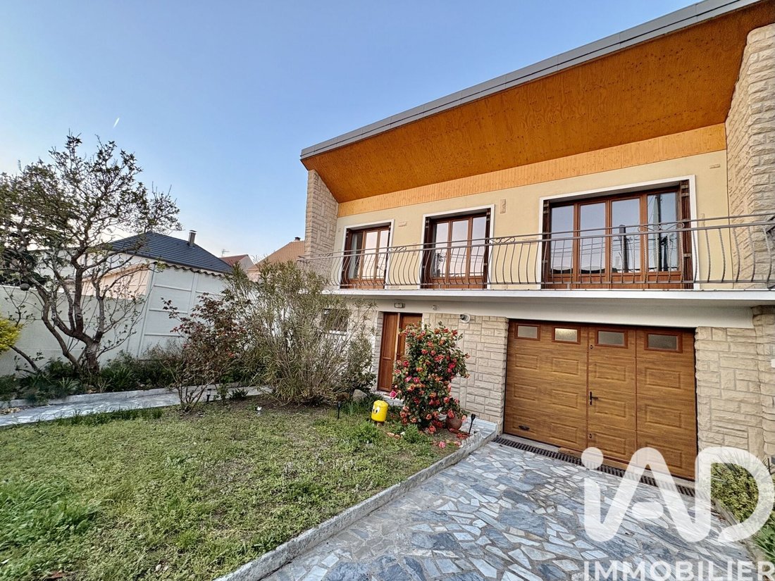 House in Montesson, Ile-de-France, France 2 - 17480491