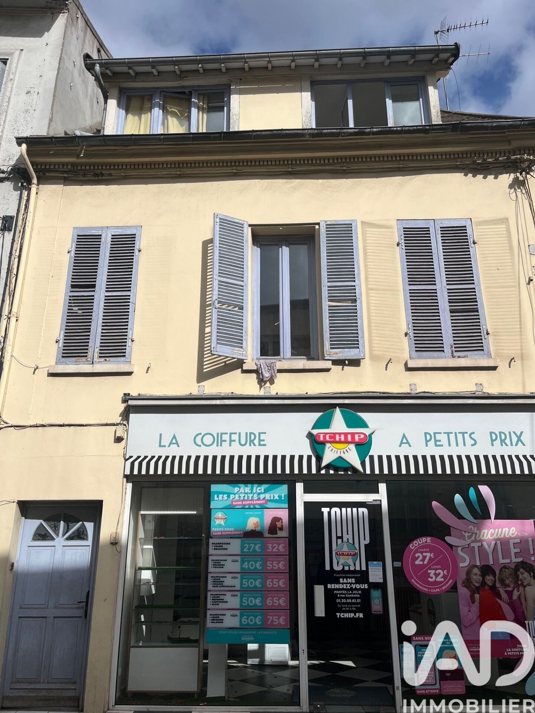 Mantes-la-Jolie, Ile-de-France, France 2 - 17482447