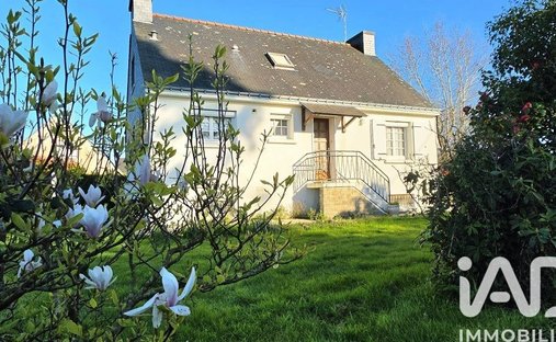 House in Saint-Gildas-de-Rhuys, Brittany, France 1