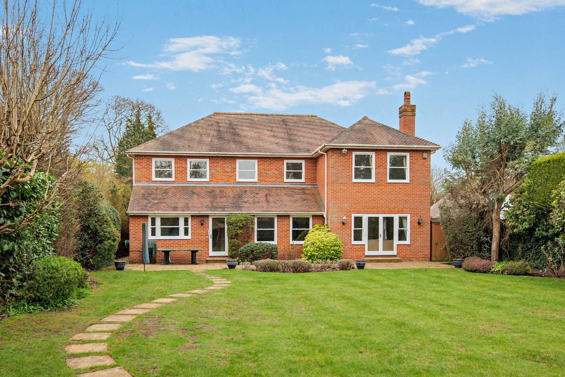 House in Gerrards Cross, England 2 - 17478792