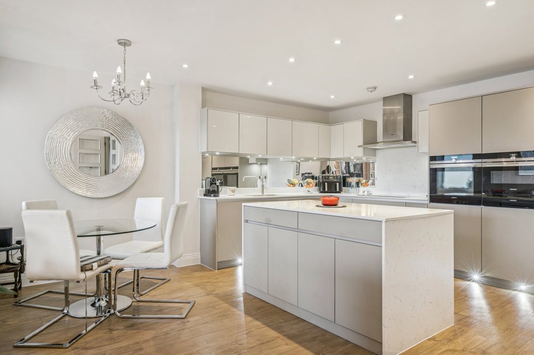 Apartment in Gerrards Cross, England 3 - 17478805