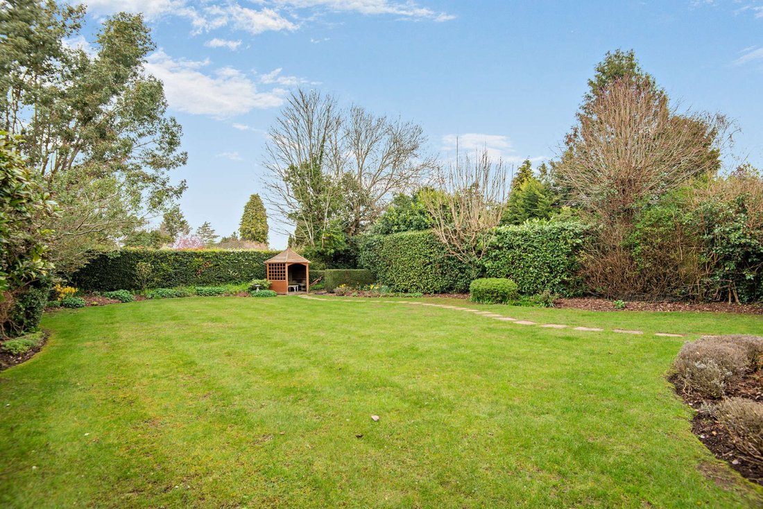 House in Gerrards Cross, England 3 - 17478792