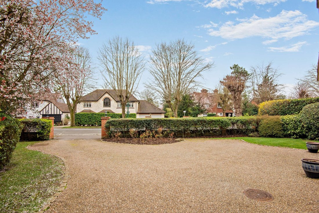 House in Gerrards Cross, England 4 - 17478792