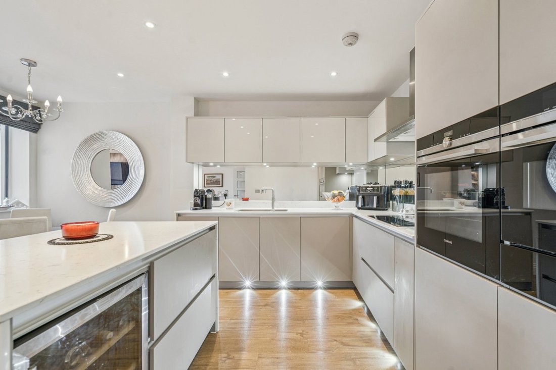 Apartment in Gerrards Cross, England 4 - 17478805