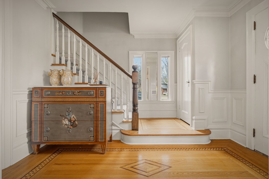 House in Hamilton, Ontario, Canada 4 - 17483418