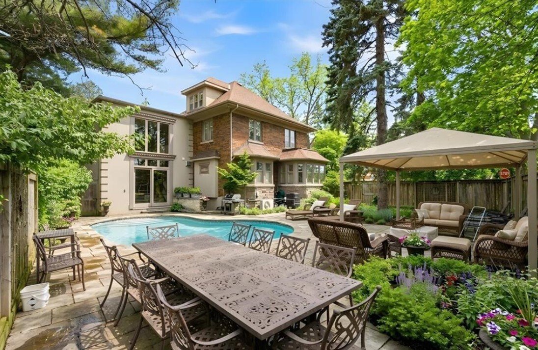 House in Hamilton, Ontario, Canada 2 - 17483418