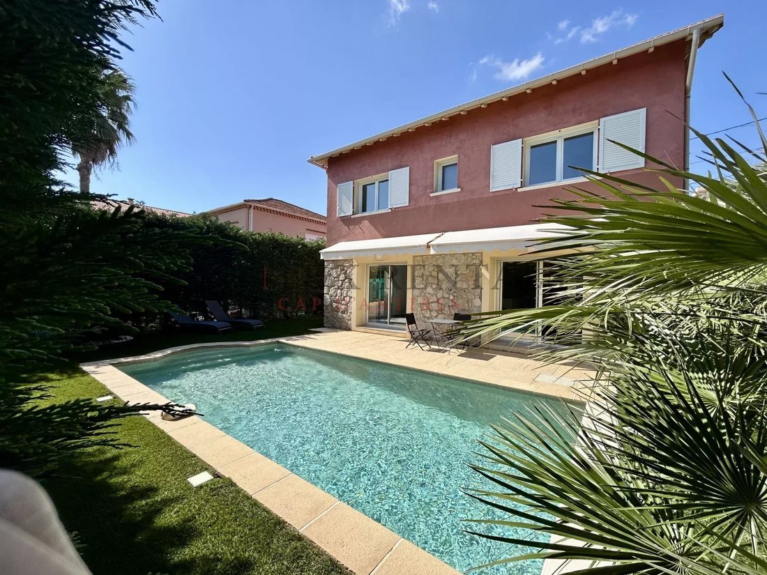 Villa in Antibes, Provence-Alpes-Côte d'Azur, France 1 - 17482802