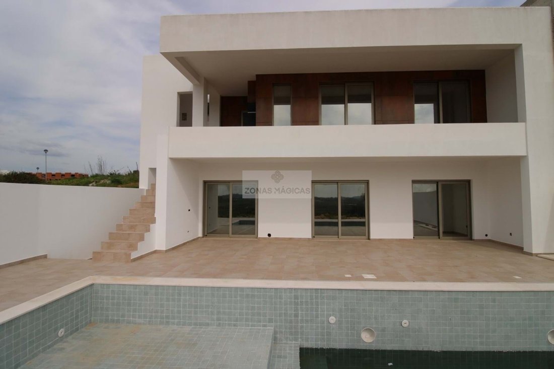 Villa in Mexilhoeira Grande, Algarve, Portugal 1 - 17483529