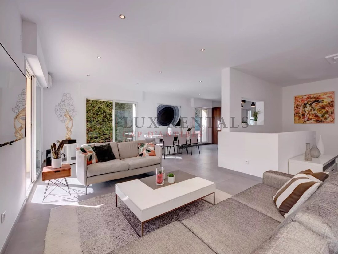 Villa in Antibes, Provence-Alpes-Côte d'Azur, France 4 - 17482802
