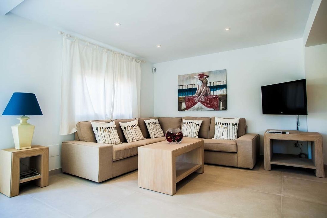 Villa in San Pedro de Alcantara, Andalusia, Spain 3 - 10561657