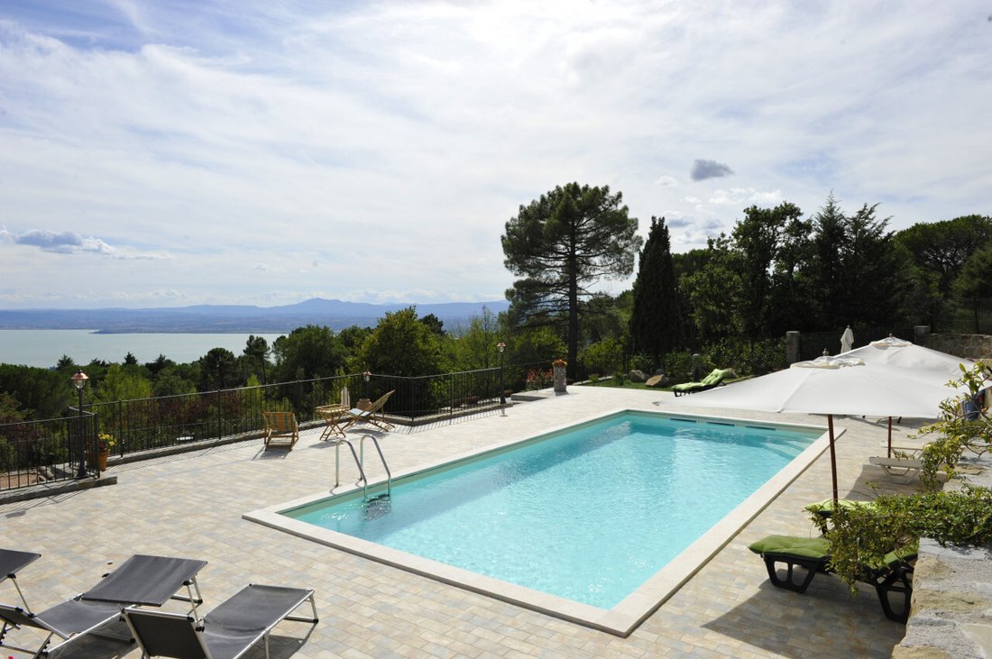 Villa in Tuoro sul Trasimeno, Umbria, Italy 5 - 12972255