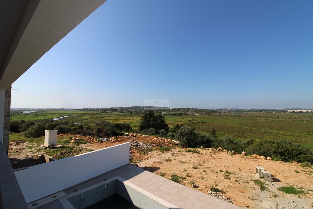 Villa in Mexilhoeira Grande, Algarve, Portugal 2 - 17483529