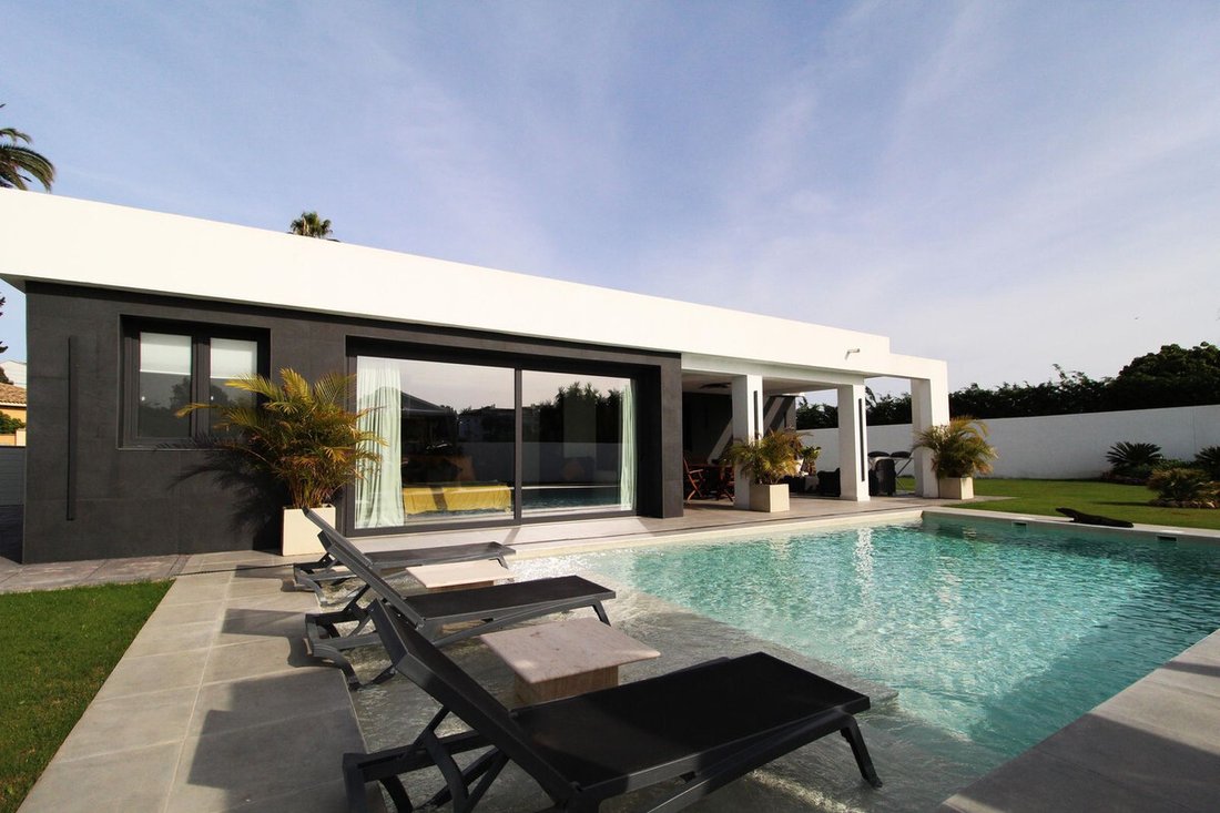 Villa in San Pedro de Alcantara, Andalusia, Spain 1 - 17450725