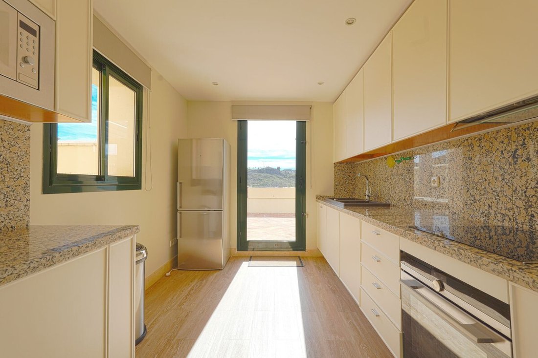 Penthouse in Benahavis, Andalusia, Spain 3 - 17465301