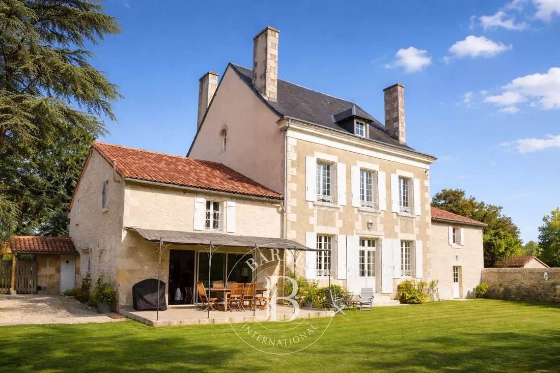 Estate in Poitiers, Nouvelle-Aquitaine, France 3 - 13991102
