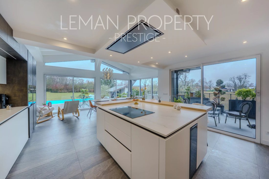 Estate in Anthy-sur-Léman, Auvergne-Rhône-Alpes, France 2 - 15737648