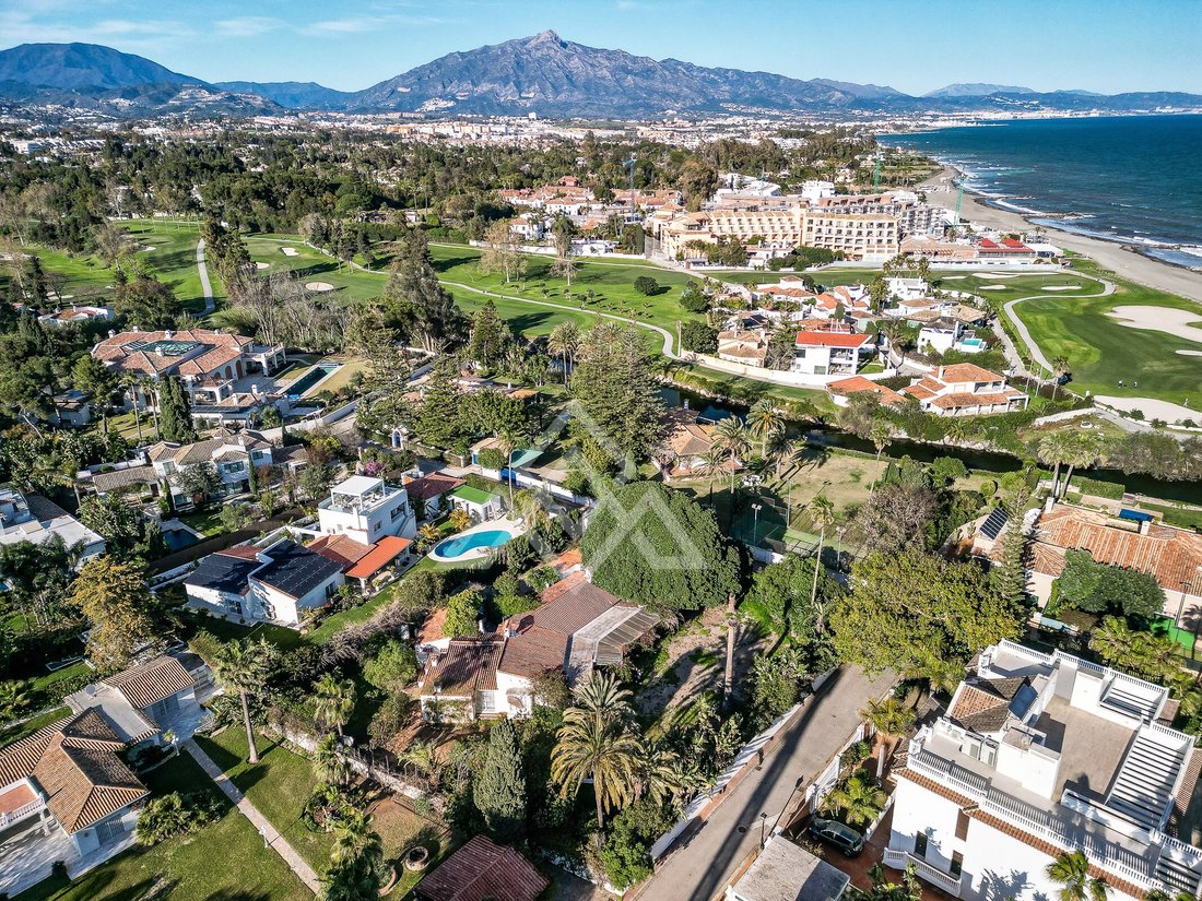 Villa in Atalaya-Isdabe, Estepona, Andalusia 1 - 17483369