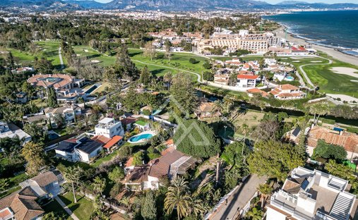 Villa in Atalaya-Isdabe, Estepona, Andalusia 1