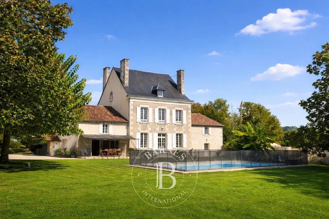 Estate in Poitiers, Nouvelle-Aquitaine, France 4 - 13991102