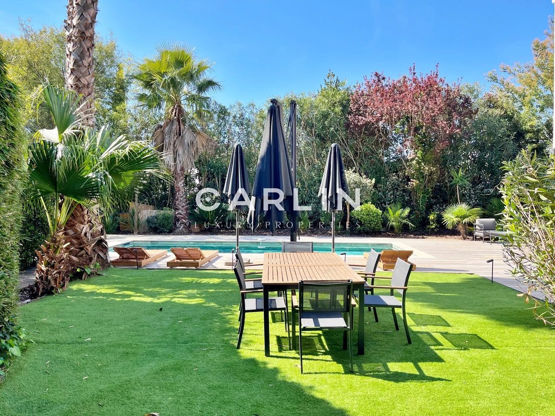 Villa in La Croix-Valmer, Provence-Alpes-Côte d'Azur, France 1 - 16766381