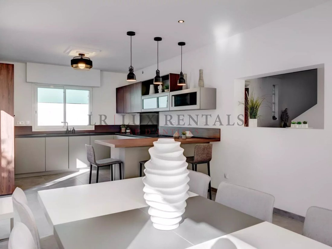 Villa in Antibes, Provence-Alpes-Côte d'Azur, France 5 - 17482802