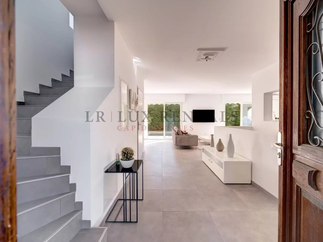 Villa in Antibes, Provence-Alpes-Côte d'Azur, France 3 - 17482802