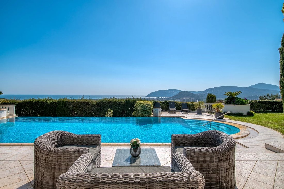 Villa in Les Termes, Mandelieu-la-Napoule, France 2 - 17480102
