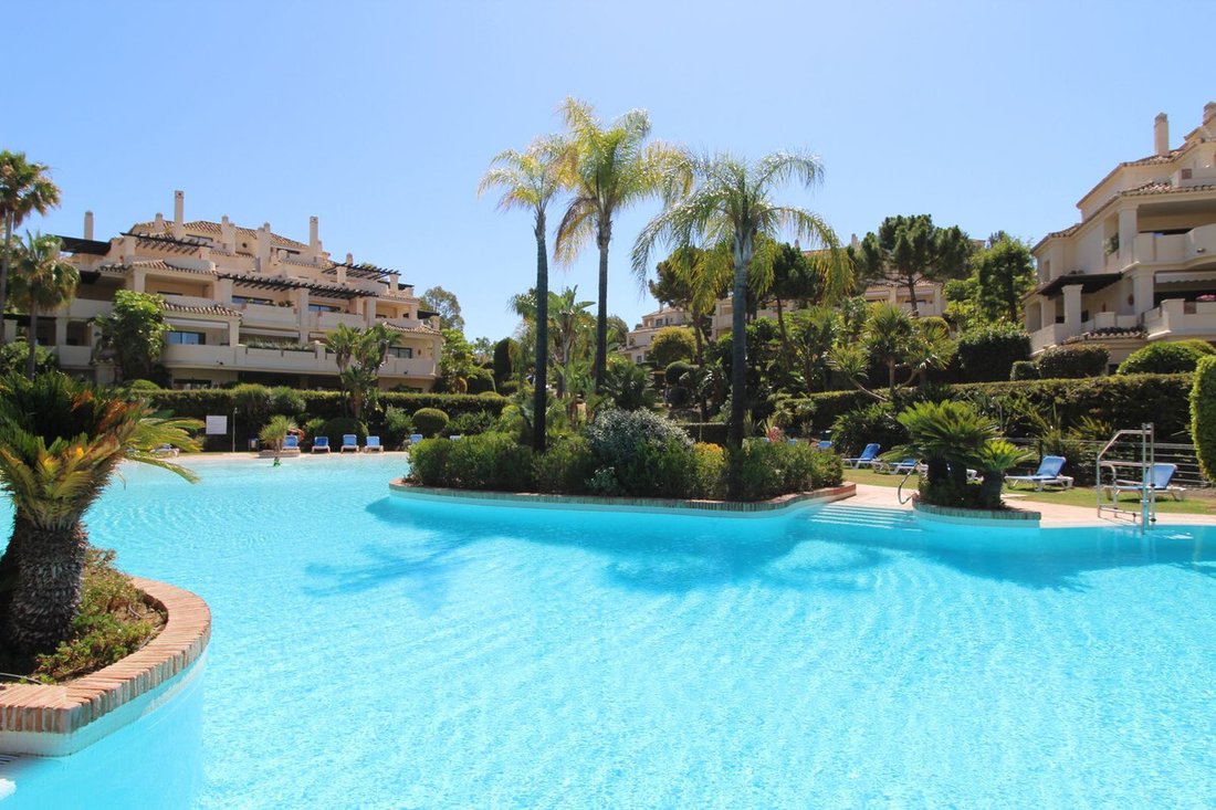 Penthouse in Benahavis, Andalusia, Spain 1 - 17465301