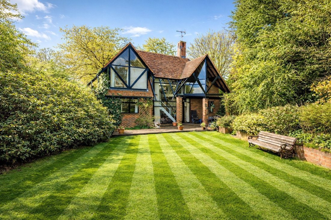 House in Fairmile, Elmbridge, England 1 - 17485988