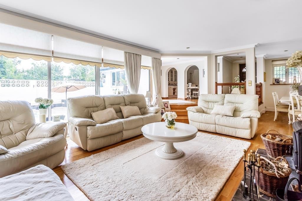 Bungalow in Great Bookham, England 3 - 17484367