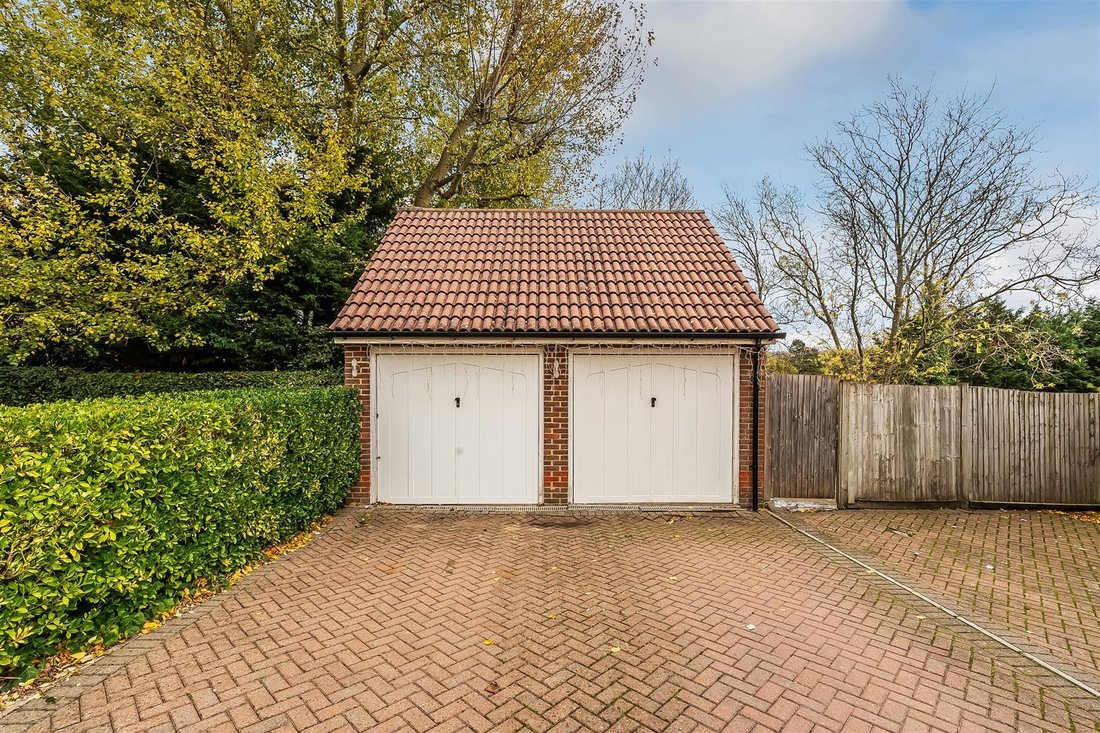 House in Epsom and Ewell, England 2 - 17484718