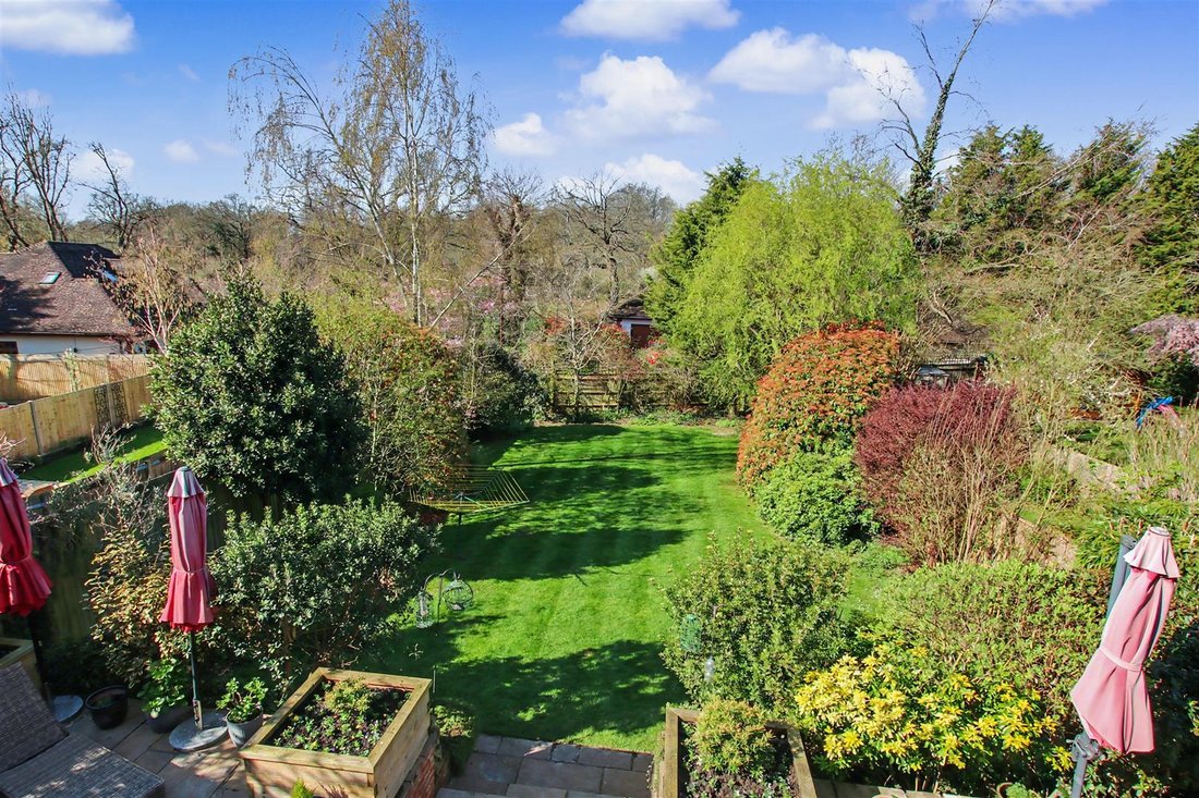 House in Hawks Hill, Fetcham, England 2 - 17484786