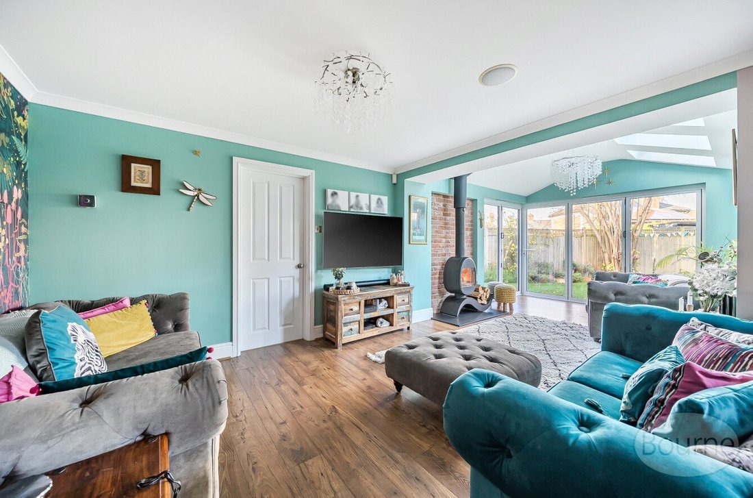 House in Woking, England 3 - 17484636