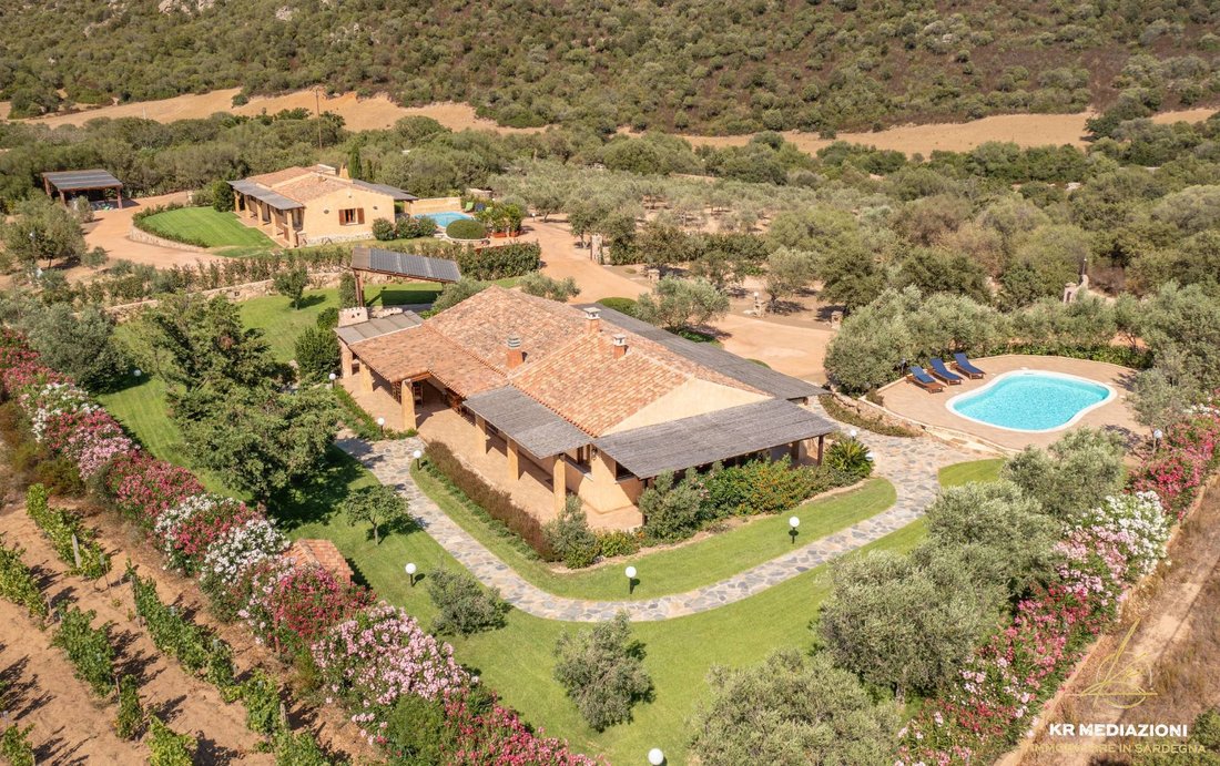 Villa in Center, Olbia, Italy 3 - 17488932
