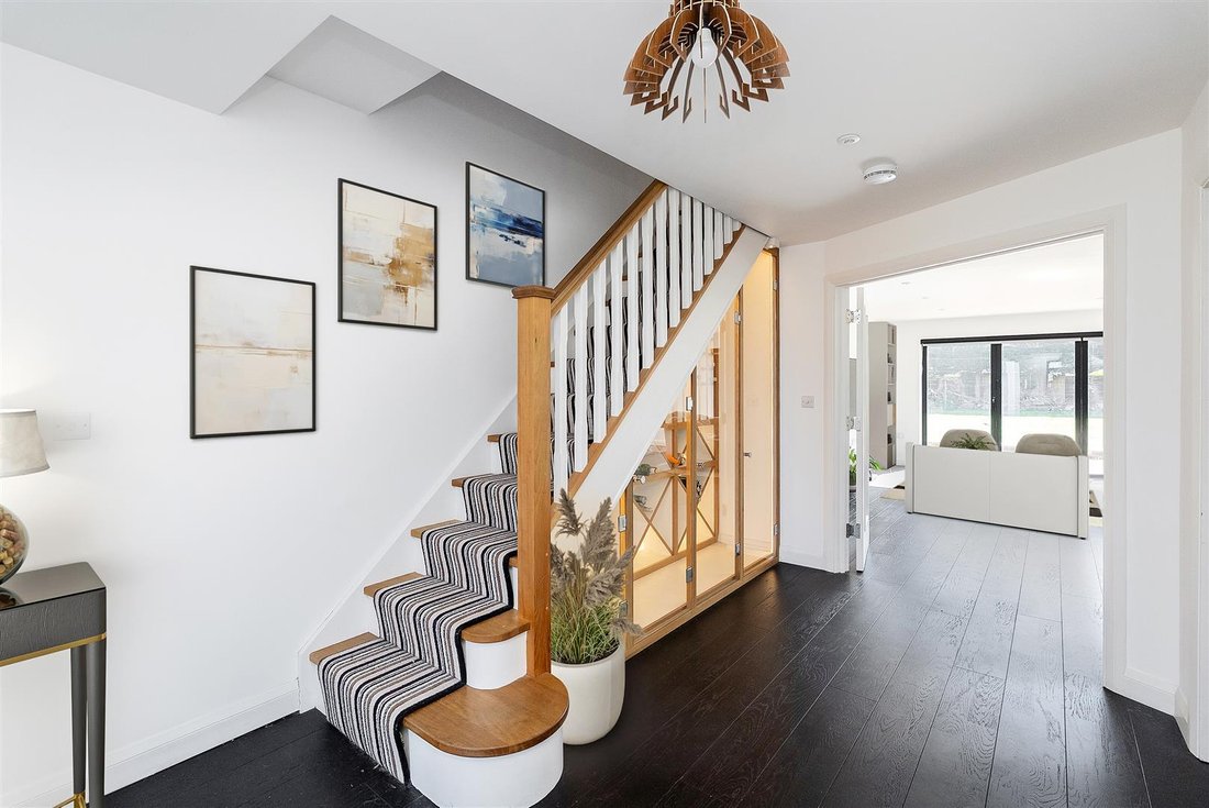 House in Hawks Hill, Fetcham, England 5 - 17485864