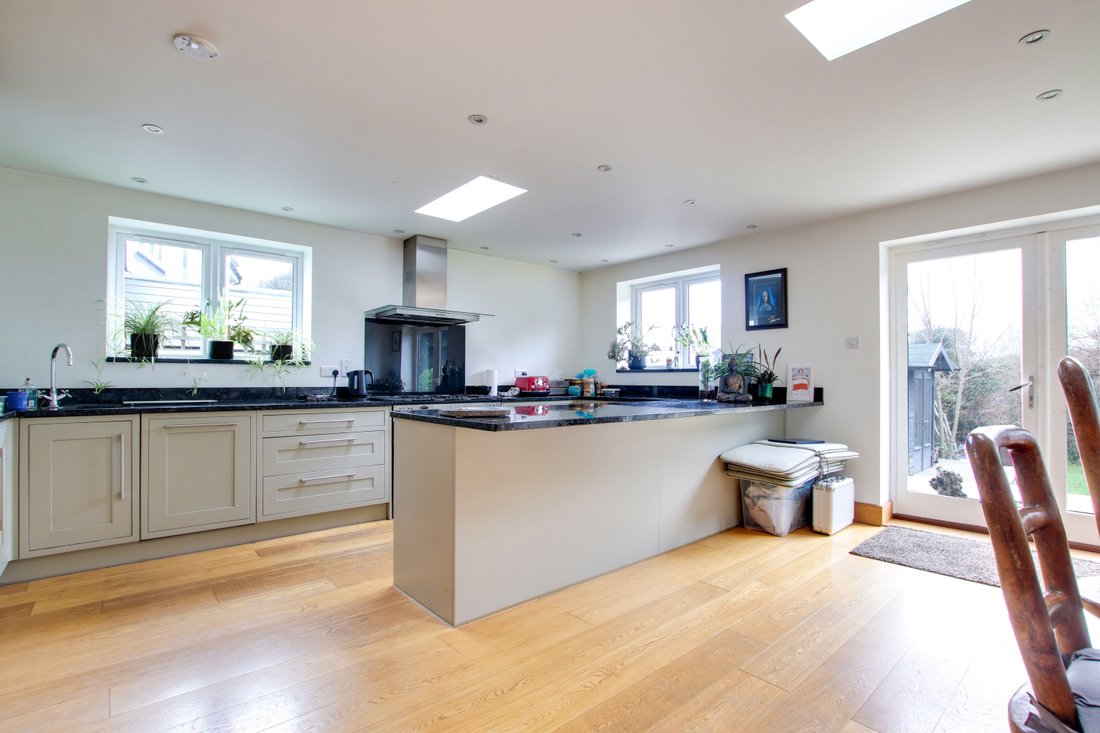 Chalet in Milford on Sea, England 3 - 17484719