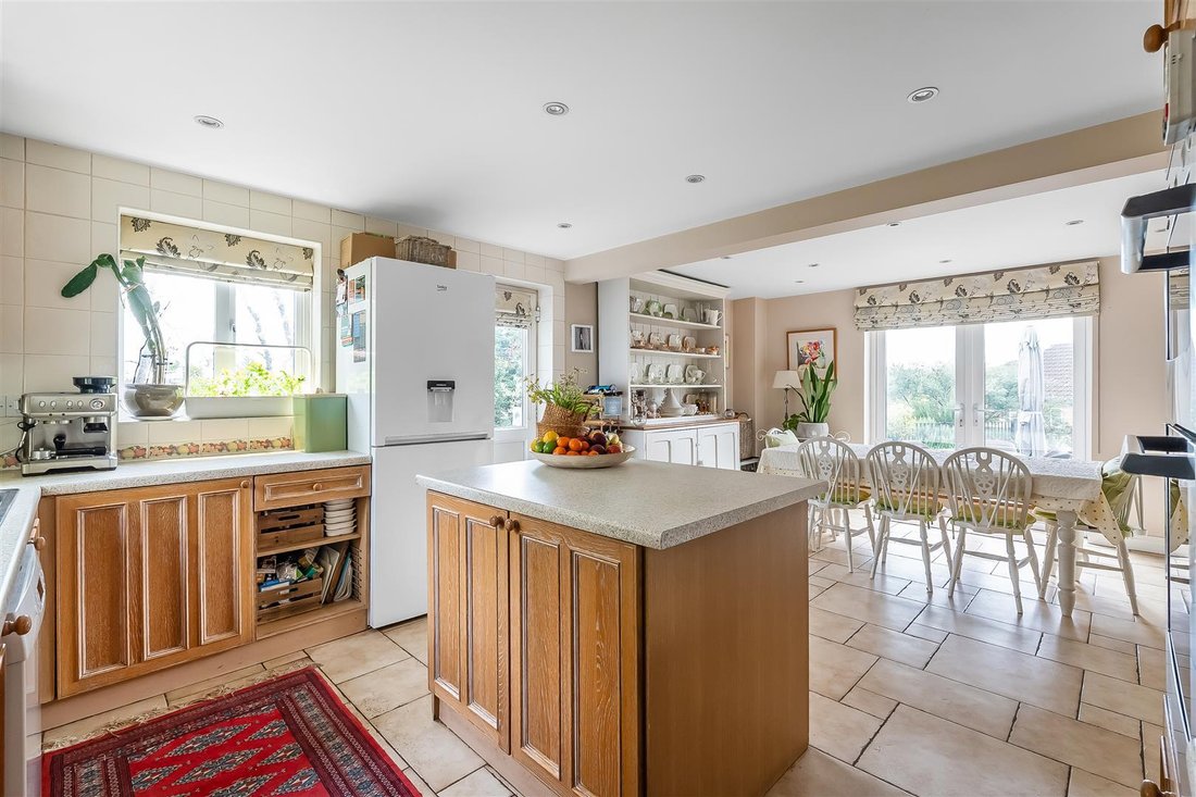 House in Epsom and Ewell, England 5 - 17484718