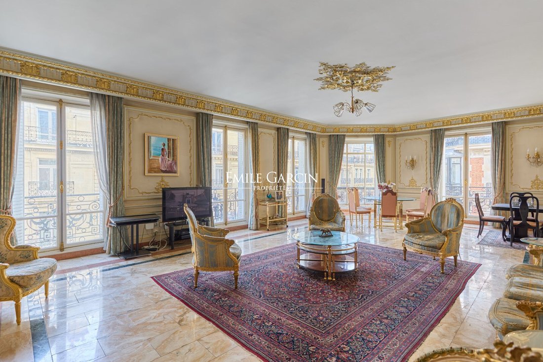 Apartment in Triangle d'Or, Paris 8e Arrondissement, Paris 2 - 17488447