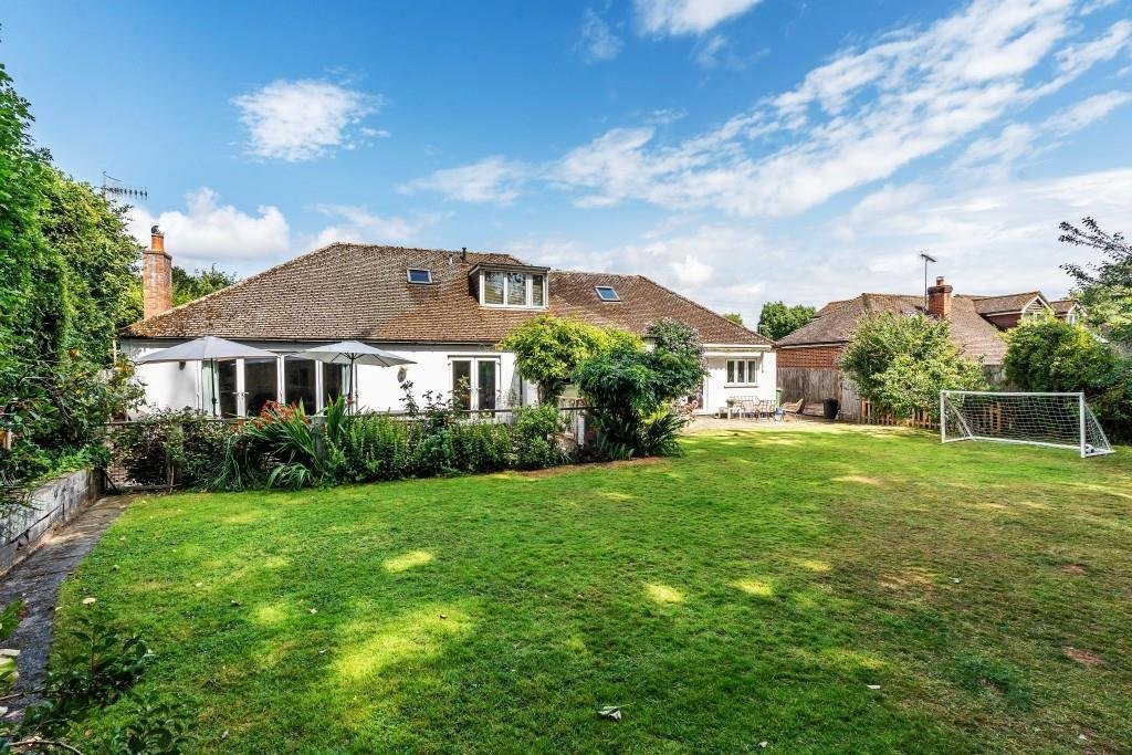 House in Surrey, England 1 - 17486276